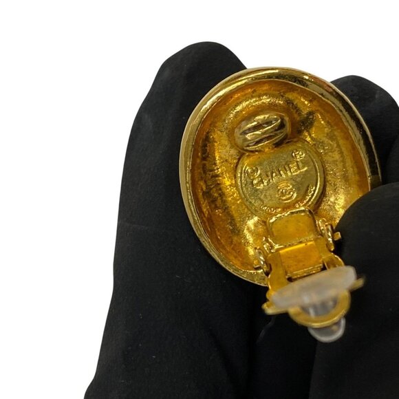 CHANEL Vintage Gold Earrings - Picture 2 of 5